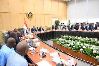 وزير الصناعة والنقل يلتقي وزير النقل والطيران بجمهورية سيراليون لبحث تدعيم التعاون المشترك في مجالات النقل المختلفة وتنفيذ الشركات المصرية لمشروعات البنية التحتية بسيراليون