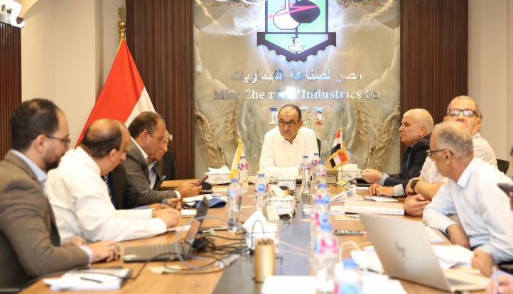 وزير قطاع الأعمال العام يتابع الموقف التنفيذي لمشروعات شركتي النصر والدلتا للأسمدة