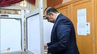 بعد الإدلاء بصوته.. وزير الشؤون النيابية: وعي المواطنين يضمن قرارات تعبر عنهم
