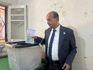 مرشح حزب العدل بالقائمة الوطنية يدلي بصوته في قنا