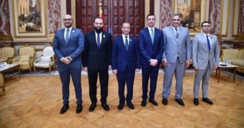 بوابة البرلمان
