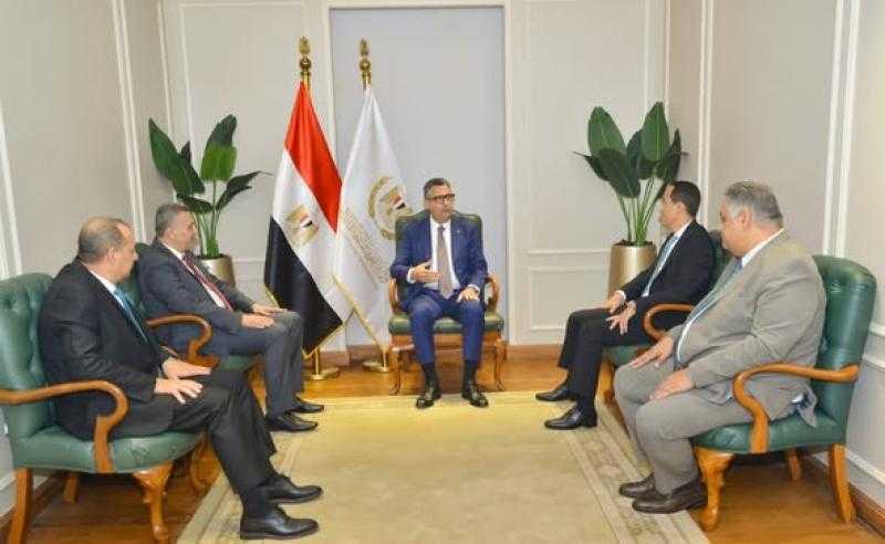وزير التموين والتجارة الداخلية يعقد اجتماعًا مع رئيس مجلس إدارة جهاز تنمية التجارة الداخلية الجديد