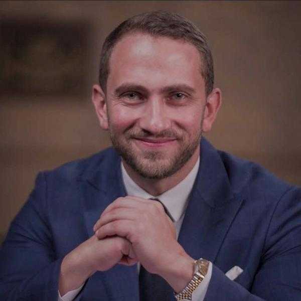 “لفتة إنسانية: محمد شيحه يتبرع بجزء من ميزانية  حملته لصالح مستشفيات القصر العيني والمنيرة وأبو الريش ”