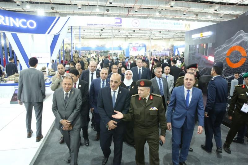 لجنة الدفاع والأمن القومي ”بالشيوخ ” تزور معرض ايدكس ٢٠٢٥