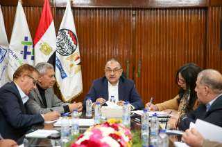 وزير قطاع الأعمال العام يواصل اجتماعاته الدورية برؤساء الشركات التابعة.. ويستعرض مؤشرات... وزير قطاع الأعمال العام يواصل اجتماعاته الدورية برؤساء الشركات التابعة.. ويستعرض مؤشرات الأداء ومشروعات ”القابضة للأدوية”