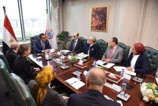 وزير الصحة يلتقي وفد شركة «كلينيلاب» لبحث سبل التعاون في مراقبة مياه... وزير الصحة يلتقي وفد شركة «كلينيلاب» لبحث سبل التعاون في مراقبة مياه الشرب والصرف الصحي