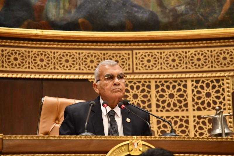 رئيس مجلس الشيوخ يطلب من الاعضاء الالتزام بالائحة وعدم القراءة من الورق والخروج عن سياق الموضوعات بجدول الأعمال