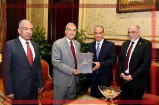 وزير الخارجية يؤكد أهمية تعزيز التعاون مع مجلسي الشيوخ والنواب لتبادل وجهات النظر بشأن السياسة الخارجية