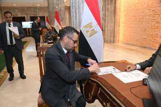 محمد فؤاد يعود للبرلمان ويستكمل إجراءات عضويته في ختام اليوم الثاني