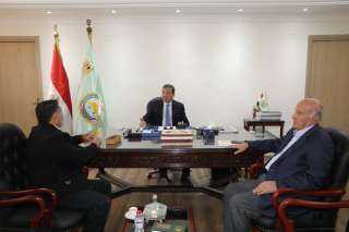 وزير الزراعة يستقبل رئيس اتحاد منتجي الدواجن لبحث استقرار وتوازن الأسعار وما... وزير الزراعة يستقبل رئيس اتحاد منتجي الدواجن لبحث استقرار وتوازن الأسعار وما تم تداوله حول ارتفاع أسعار الكتاكيت