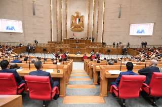 عبلة الهوارى وسجى هندى وسلوى الحديدى.. منصة افتتاحية النواب تؤدى اليمين الدستورية