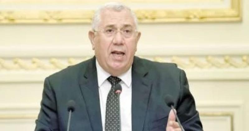 سيد القصير يحسم الجدل: لم أطالب بمناداتي بـ”معالي الوزير”قبل «النائب”