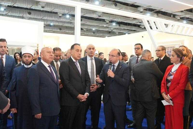 رئيس مجلس الوزراء يتفقد جناح هيئة الرقابة المالية بمعرض القاهرة الدولي للكتاب