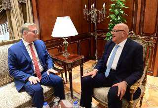 انفراد .. استجواب ثقيل دفع وزير البترول لزيارة مقر البرلمان