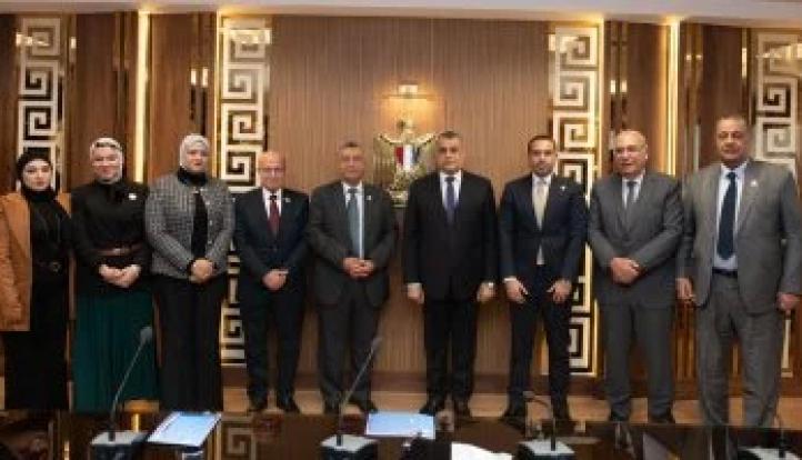 وزير الانتاج الحربي يستقبل وفد لجنة الطاقة والبيئة بمجلس الشيوخ