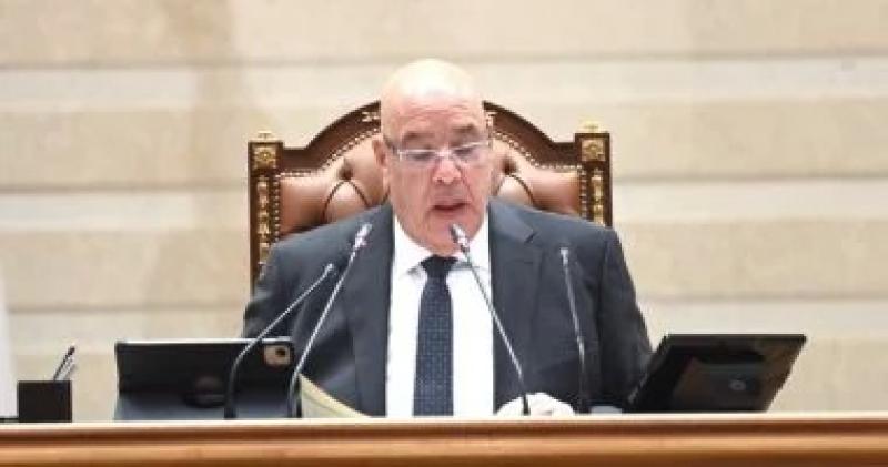 رئيس مجلس النواب يطالب الأعضاء بعدم استخدام الهواتف أثناء الجلسات