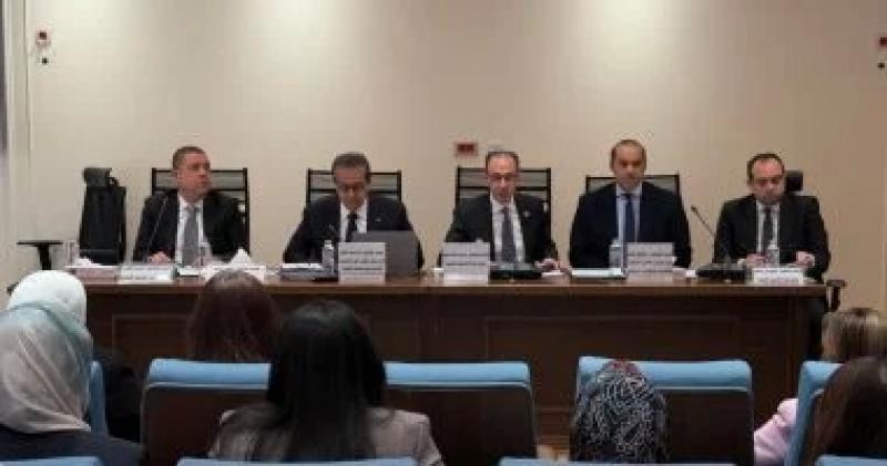 بدء اجتماع صحة النواب بحضور وزيري الصحة والشئون النيابية