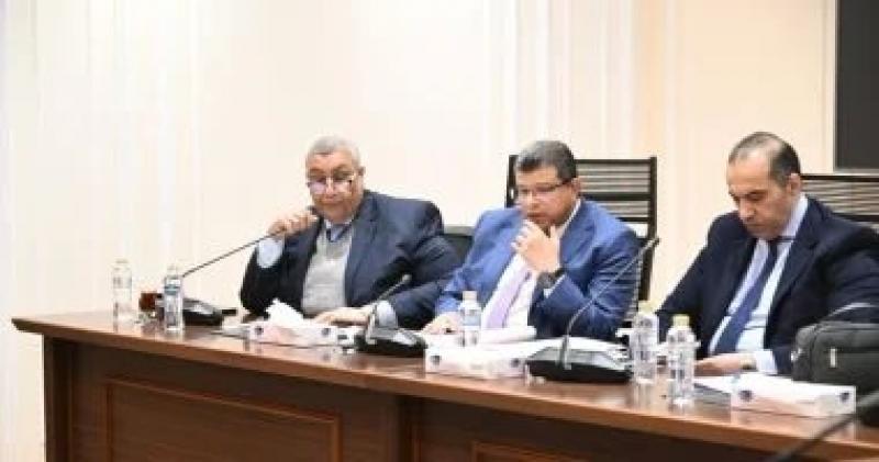 وكيل خطة النواب يطالب بحصر التهرب الجمركي ومراجعة الإعفاءات.. و12 ألف سيارة معاقين محتجزة بالموانئ