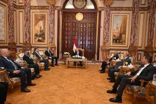 رئيس مجلس الشيوخ يستقبل نقيب الإعلاميين ووفد النقابة لتعزيز التعاون المؤسسي