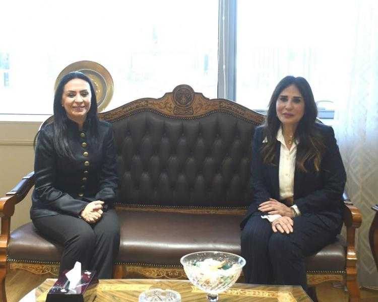 وزيرة التضامن الاجتماعي تهنيء وزيرة الإسكان عقب أداء اليمين الدستورية