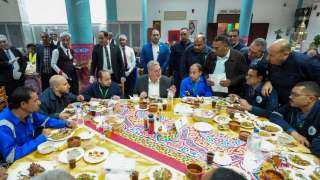 وزير البترول والثروة المعدنية يشارك العاملين إفطار رمضان في حقول الشركة العامة... وزير البترول والثروة المعدنية يشارك العاملين إفطار رمضان في حقول الشركة العامة للبترول برأس غارب