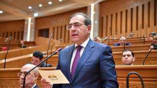 النائب طارق الملا يستعرض أمام النواب تفاصيل 5 اتفاقيات جديدة لزيادة إنتاج البترول والغاز