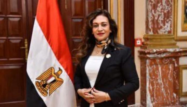 النائبة نيڤين فارس تناقش إنشاء مصنع سكر متكامل بأسوان