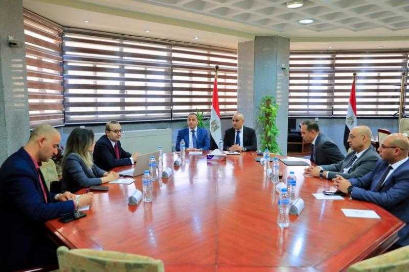 وزير التربية والتعليم يبحث مع رئيس هيئة الرقابة المالية آليات إدراج ”الثقافة المالية” بالمناهج الدراسية