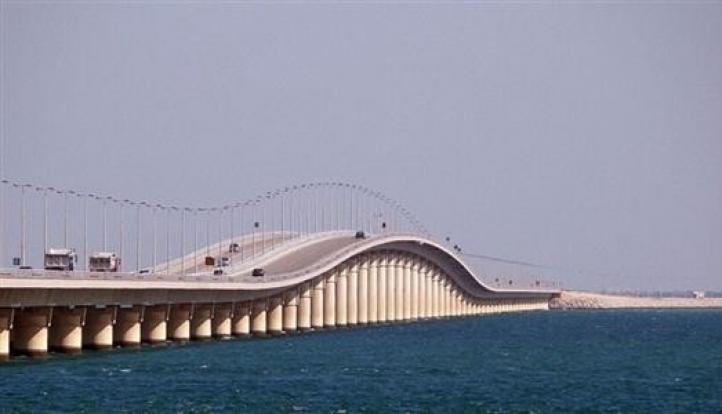 السعودية تعلق حركة العبور على جسر الملك فهد المؤدي إلى البحرين