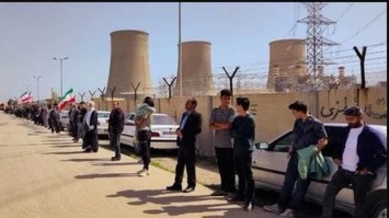 ترامب: قيام إيران بتطويق محطات الطاقة بشباب كدروع بشرية أمر غير قانوني