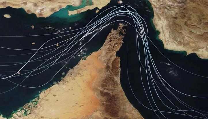 مجددا.. إيران تعلن منع عبور السفن من مضيق هرمز