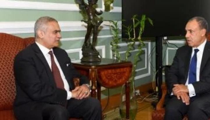 وزير الخارجية يستقبل رئيس اللجنة الوطنية لشئون اللاجئين