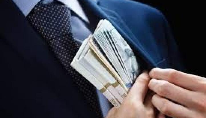 بوابة البرلمان تكشف: سر استيلاء مديرة مكتب عضو مجلس نواب على 17 مليون جنيه.. وسر ”الجنيه الذهب” في جيب البنطال!