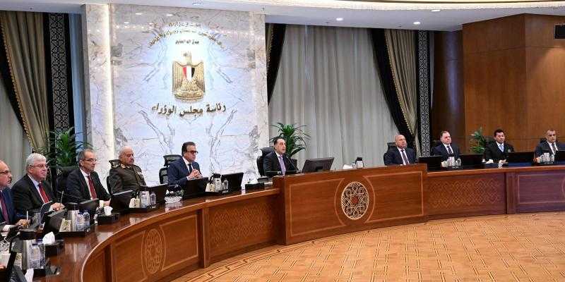 الحكومة تعلن إيقاف العمل بقرار غلق المحال 11 مساء والعودة للمواعيد الطبيعية