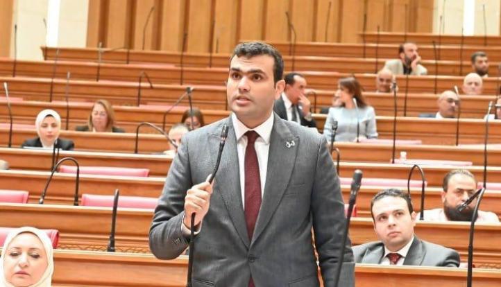 النائب حسين هريدي يطالب بمحاسبة المتسببين في تعطيل تنفيذ أحكام تعديل رواتب المعلمين