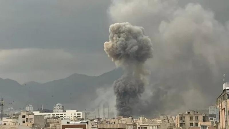 طبول الحرب تدق مجددا.. انفجارات جنوب إيران ومواجهات بمضيق هرمز