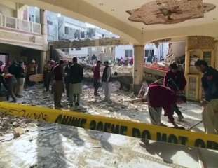 مقتل وإصابة 20 شرطيا باكستانيا في هجوم انتحاري على نقطة تفتيش حدودية