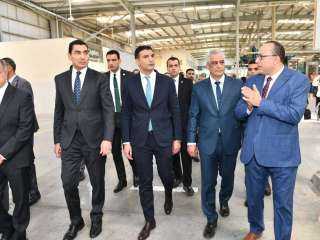 وزراء الإنتاج الحربي والشباب والصناعة يتفقدون شركة ”كابتكس” ويؤكدون دعم توطين تكنولوجيا المستلزمات الرياضية