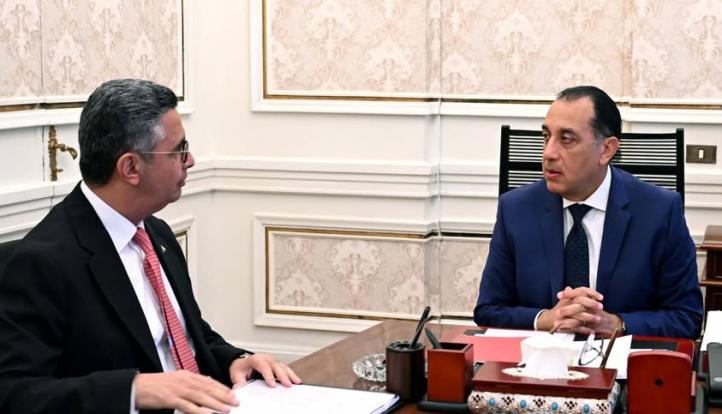 مدبولي يبحث مع وزير التموين مخزون السلع الاستراتيجي وتطوير منظومة الدعم