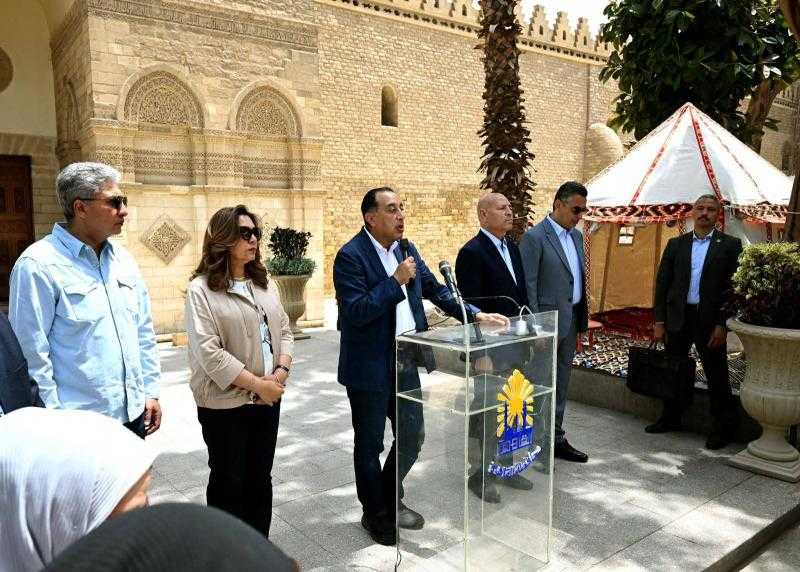 مدبولي: توجيهات رئاسية بتخفيف الضغط عن القاهرة القديمة واستعادة ورونقها