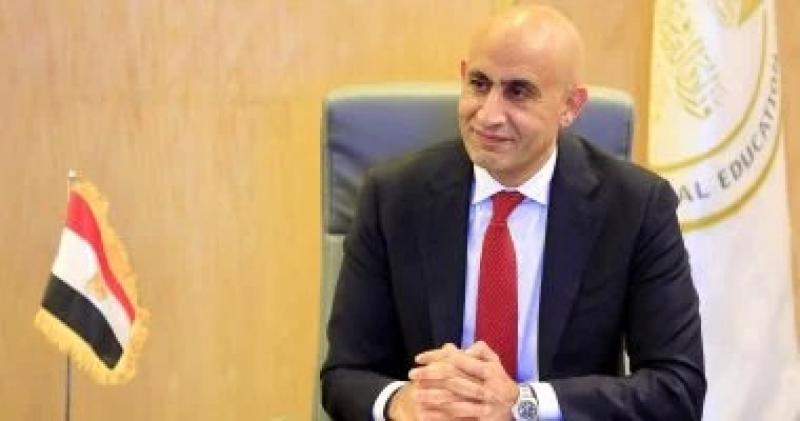 وزير التعليم يشدد: لا انتقال للصفوف الأعلى بالمدارس دون إتقان القراءة