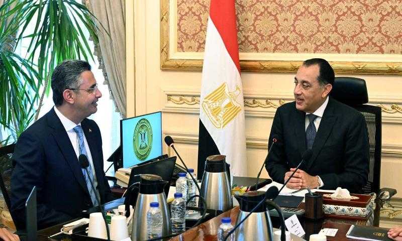 مدبولي يتابع مع وزير التموين توفير اللحوم والسلع الأساسية استعدادا لعيد الأضحى