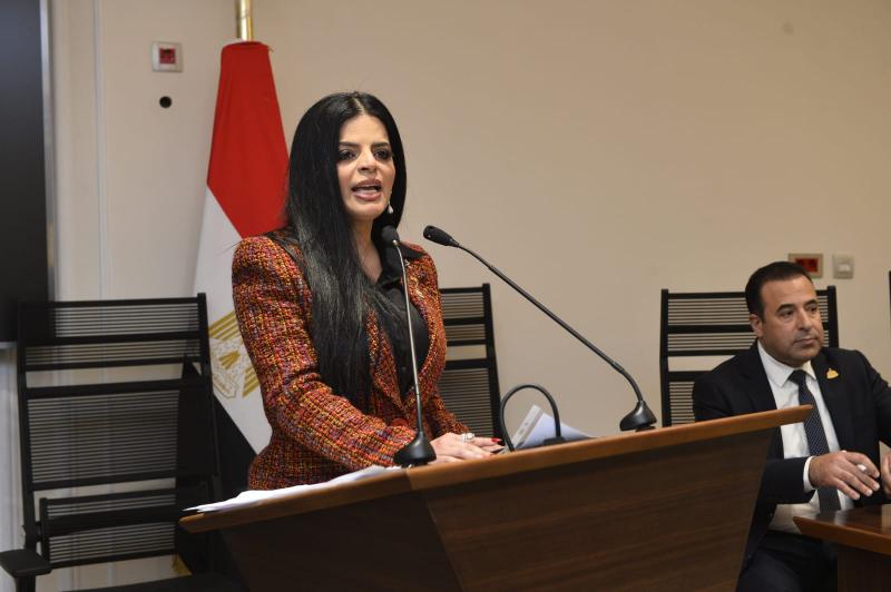 النائبة