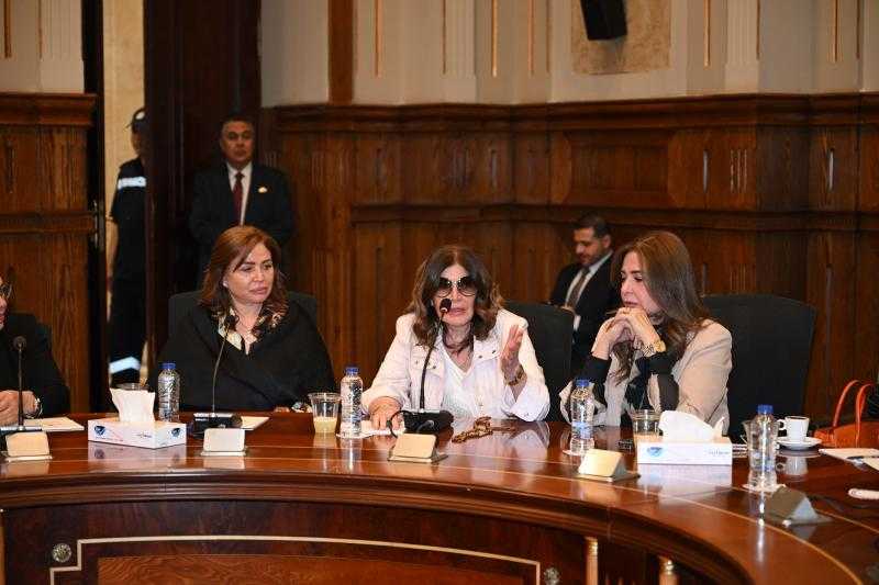 الشيوخ يستقبل نجوم الفن والإعلام لمناقشة حق الأداء العلني
