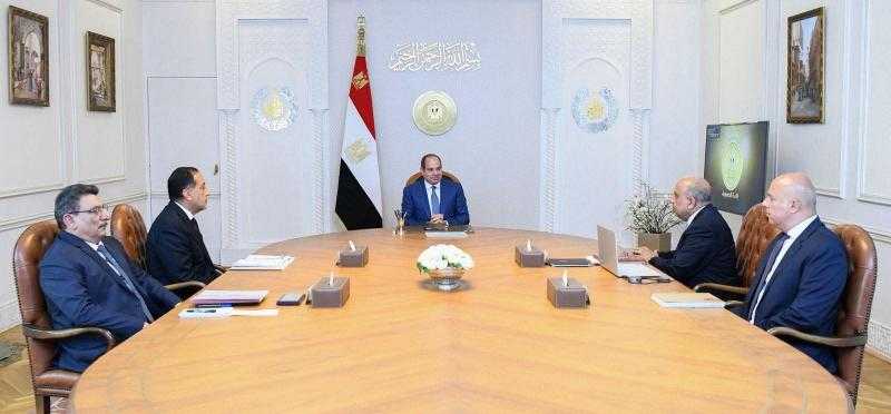 السيسي يجتمع مع رئيس الوزراء ووزير الكهرباء ويوجه بسرعة إنجاز مشروعات الطاقة الشمسية