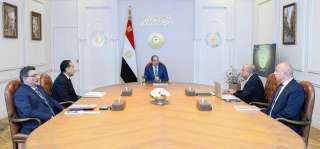 السيسي يجتمع مع رئيس الوزراء ووزير الكهرباء ويوجه بسرعة إنجاز مشروعات الطاقة... السيسي يجتمع مع رئيس الوزراء ووزير الكهرباء ويوجه بسرعة إنجاز مشروعات الطاقة الشمسية