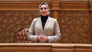 النائبة فاطمة عادل تطالب بوقف الأعمال الشاقة وقت الظهيرة لحماية العمالة الميدانية... النائبة فاطمة عادل تطالب بوقف الأعمال الشاقة وقت الظهيرة لحماية العمالة الميدانية من الإجهاد الحراري