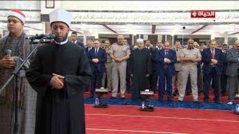 السيسي يؤدي صلاة العيد في مسجد الرحمن الرحيم بالعاصمة الإدارية