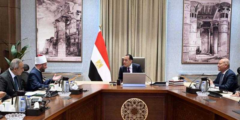 مدبولي يتابع جهود إحياء معالم القاهرة التاربخية.. تحويل قلب المدنية لمزار مفتوح.. وإطلاق مشروع لتخضير العاصمة