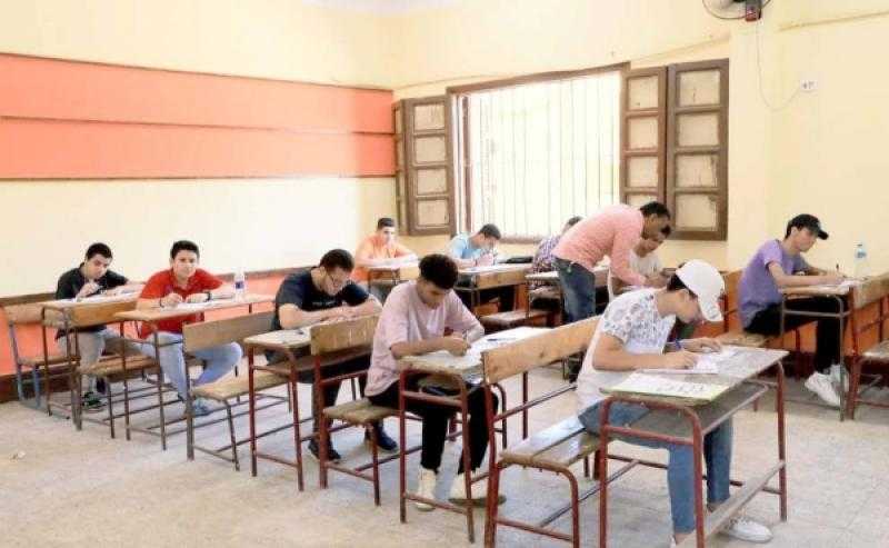 عضو الشيوخ يدق أجراس الخطر: رصدنا إقبال كبير لطلاب الثانوية على السماعات المزروعة والكروت الذكية والنظارات التكنولوجية